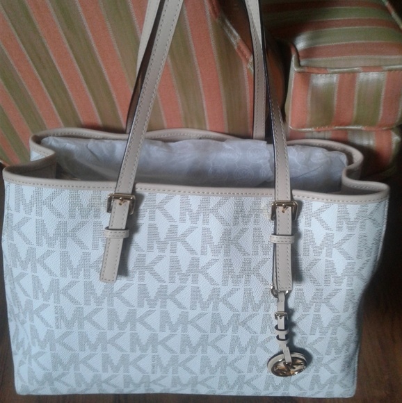 MICHAEL Michael Kors Handbags - NWT MICHAEL KORS